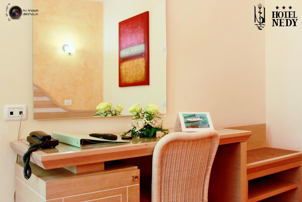 Hotel Nedy 마리나디마사 외부 사진