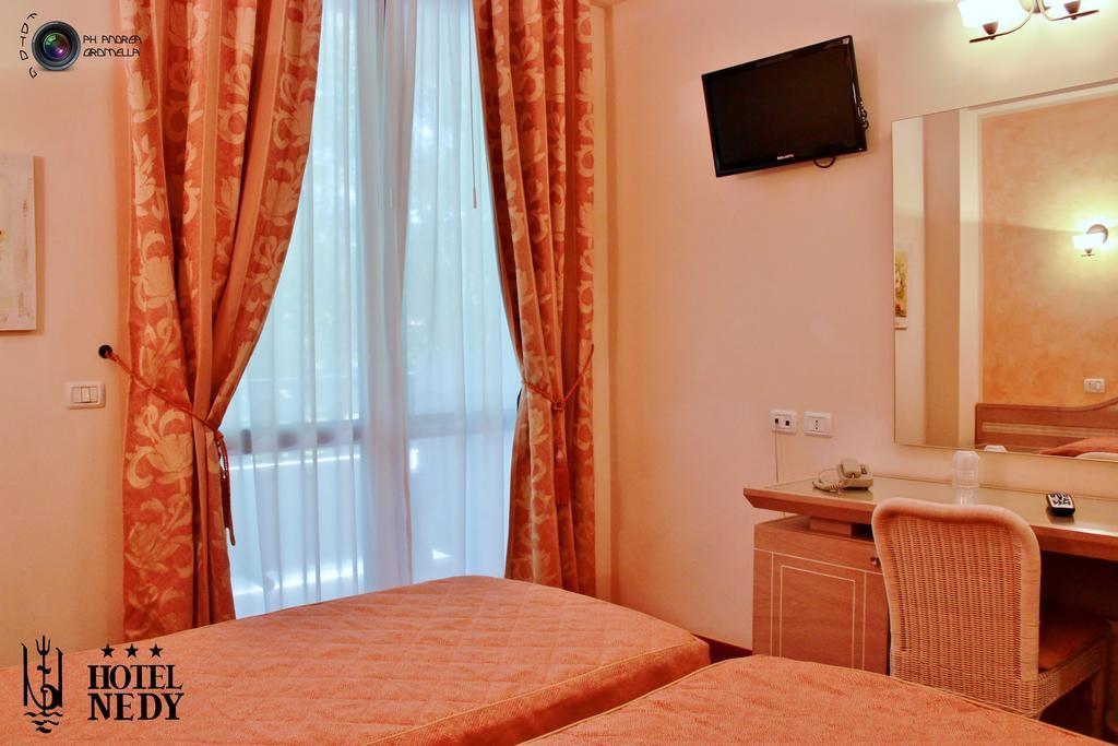Hotel Nedy 마리나디마사 외부 사진