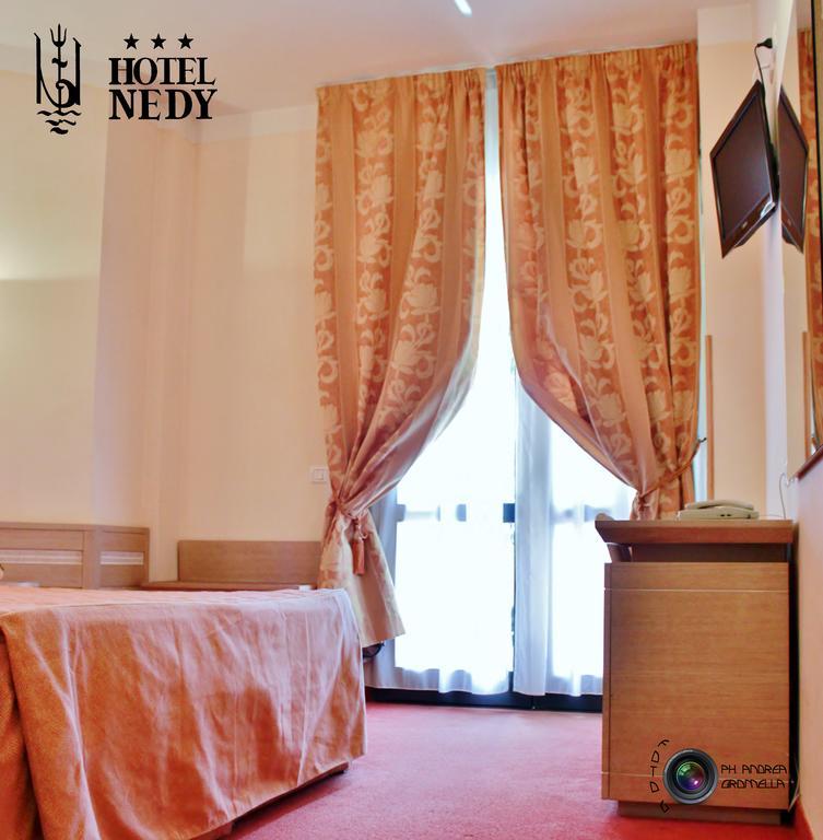 Hotel Nedy 마리나디마사 외부 사진