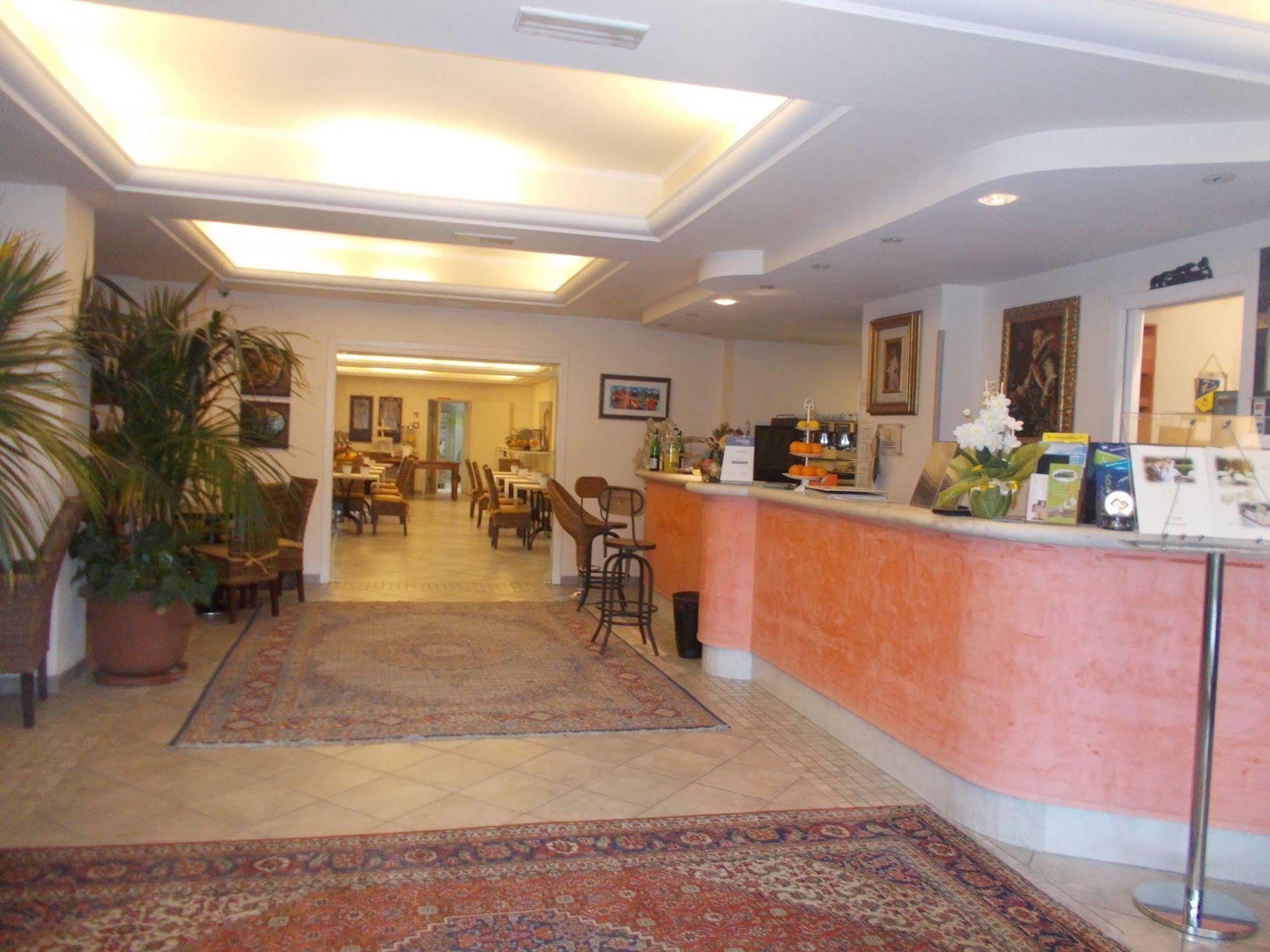 Hotel Nedy 마리나디마사 외부 사진
