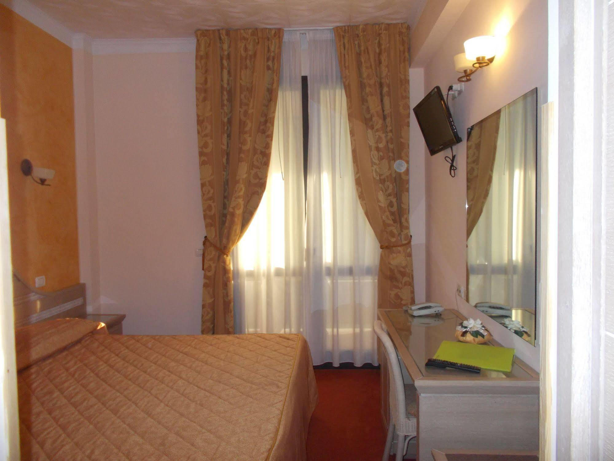 Hotel Nedy 마리나디마사 외부 사진